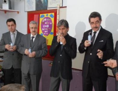 Sütü Önce İçtiler, Sonra Dağıttılar