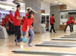 İZMIR EMNIYET MÜDÜRÜ - İzmir Emniyeti, Bowling Oynayarak Stres Attı