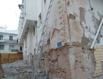 Kilisenin Duvarları Ortaya Çıktı