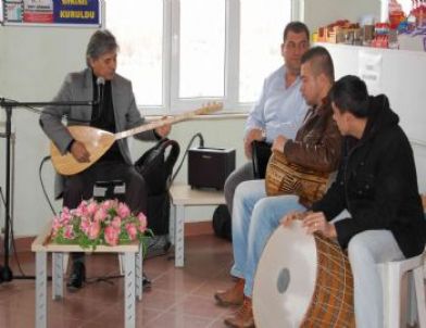 45 Diyaliz Hastası Türkülerle Coştu