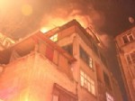 Beyoğlu’nda Korkutan Yangın… Apartman Sakinleri Binada Kalan Köpekleri Kurtarmak İçin Seferber Oldu
