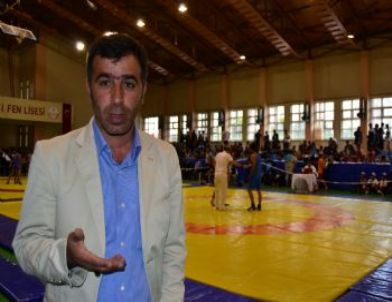 Genç Güreşçiler Erzurum’da Mindere Çıkacak