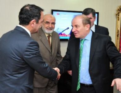 Hayırsever Eğitimciden Memleketine Kuran Kursu