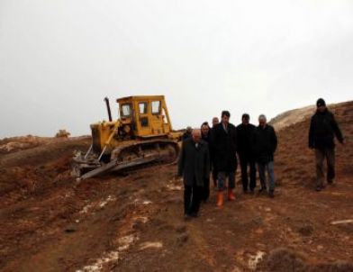 Kovalı Mevkiinde Yapılacak Olan Et ve Süt Entegre Tesisinde İlk Kazma Vuruldu