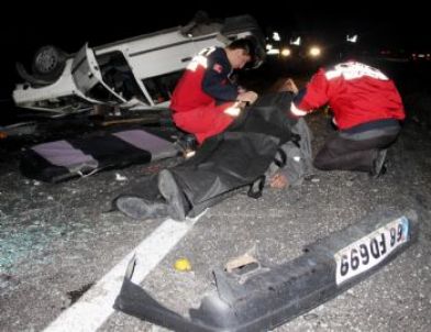 Takla Atan Otomobil 40 Metre Sürüklendi: 2 Ölü, 3 Yaralı
