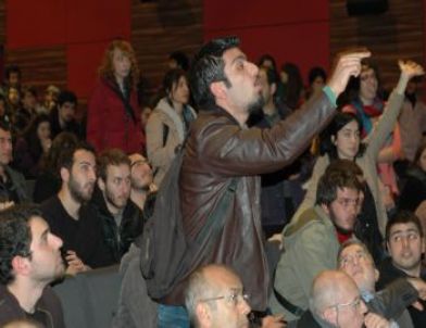 Üniversite Öğrencileri Paneli Bastı