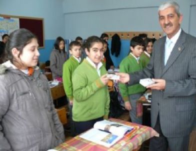 Başkan Yakup Yardımcı'dan Öğrencilere Anlamlı Hediye