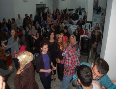 Çiftçi Kadınlar Şampiyonluğu Göbek Atarak Kutladı