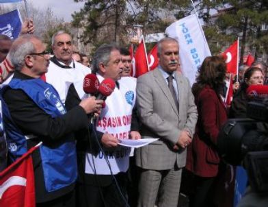 Elazığ'da Türk Kamu-sen Bir Günlük İş Bırakma Eylemi Yaptı