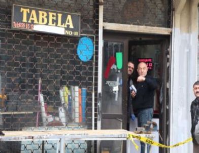 İş Yeri Sahibi, Kafasına Keserle Vurularak Öldürüldü