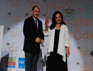 Türkan Sultan’ı Duygulandıran Ödül