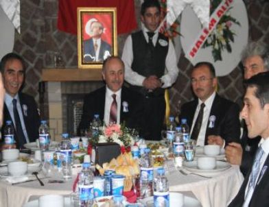 Ardahan’da Vergi Rekortmenleri Ödüllendirildi