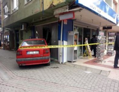 Fren Yerine Gaza Basınca İşyerine Daldı