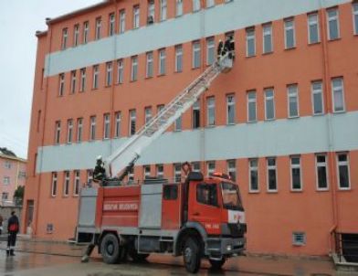 Öğrencilerle Yangın Eğitimi Verildi