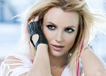Britney Yine Dağıttı!