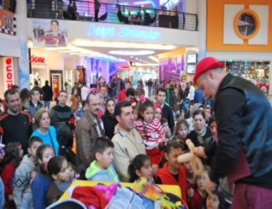 Deepo Balon Şovla Renklendi