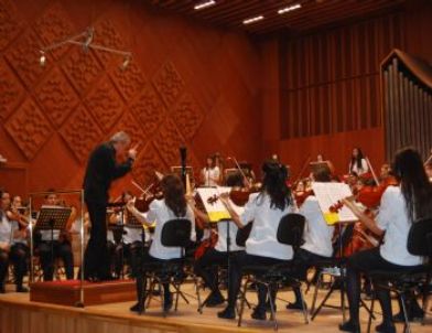Doğuş Çocuk Senfoni Orkestrası Büyüledi