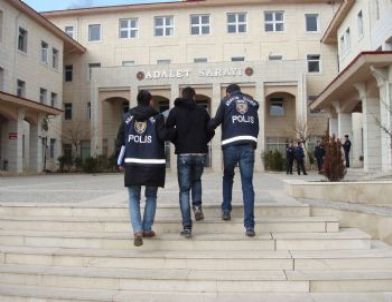 Hırsızlık Nedeniyle Mahkemeye Sevk Edilen 2 Kişi, Adli Denetime Tabi Tutularak Serbest Bırakıldı
