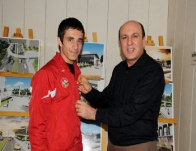 Başkan Ok'tan Başarılı Sporcuya Ödül