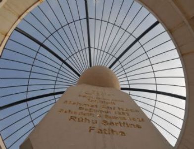 İskilipli Atıf Hoca, Mezarı Başında Dualar Eşliğinde Anıldı