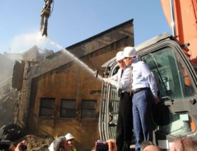 Kadir Topbaş İş Makinesinin Başına Geçti