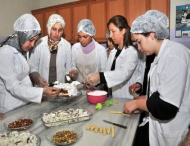 Şahinbey Belediyesi'nin Pasta Bisküvi Kursu Yoğun İlgi Görüyor