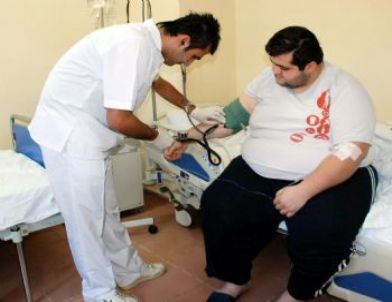 Mide Katlama Ameliyatı İle 1 Yılda 115 Kilo Verdi