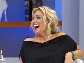 Saba Tümer'i kahkahalara boğan canlı yayın kazası