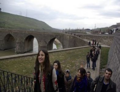 Ulusal Gençlik Parlamentosu Diyarbakır’ı Gezdi