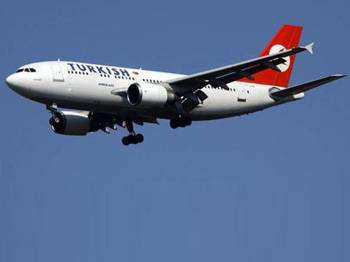 Alkollü yolcu hostese saldırdı