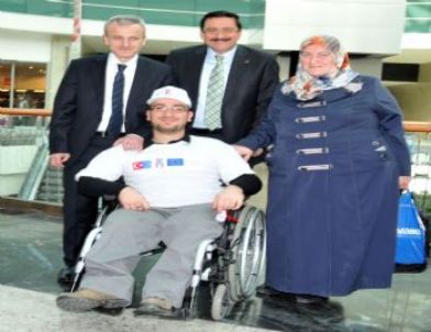 Başkan Ak, Çevreye Duyarlı Engellilerin Sertifikalarını Verdi