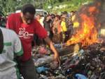 PAPUA YENI GINE - Genç kadın yüzlerce kişinin gözleri önünde diri diri yakıldı