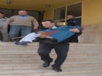 AHMET AKKUŞ - Polis, Yürüyemeyen Şahidi Kuçağında Taşıdı