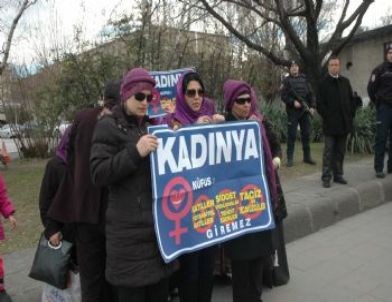 Şiddet Gören Kadınlardan 'özerklik' Talebi