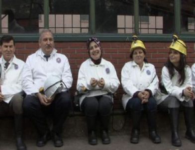 Vali Eşi, Maden Ocağına İndi