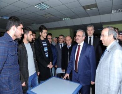 Vali Karaloğlu, Üniversite Öğrencileriyle Bir Araya Geldi