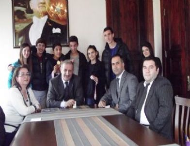 Madalya Sevincini Kaymakamla Paylaştılar