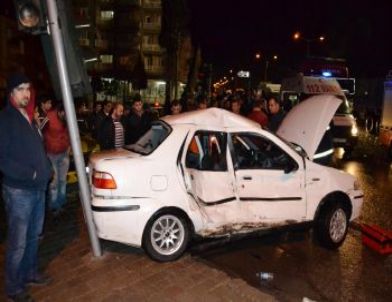Manisa’da Trafik Kazası: 2 Yaralı
