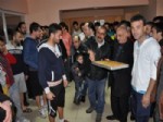FETHIYESPOR - Nazilli Belediyespor Taraftarından Baklavalı Destek