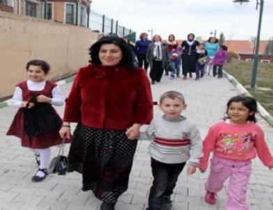 Vali Başköy’ün Eşinden Sevgi Evlerine Ziyaret