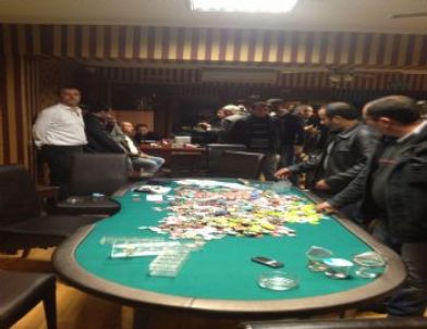 Kumarhane Baskınında 35 Gözaltı