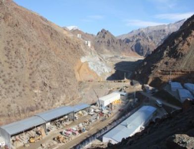 Oltu'da Yapımı Devam Eden Ayvalı Barajı, Yüzlerce Kişiye Ekmek Kapısı Oldu