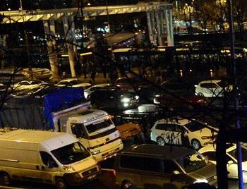 Şüpheli paket E-5'i karıştırdı