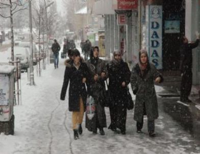 Erzurum’da 150 Köy Yolu Ulaşıma Kapandı