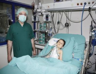 İki Yıldır Bekleyen Küçük Melek'e Kalp Nakledildi