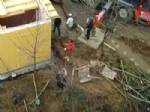 ÇAVUŞBAŞı - Oflu inşaatçı evini vinçle taşıdı