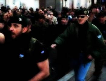 Ekonomik kriz Yunan ordusunu sokağa döktü