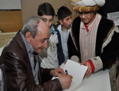 Şair Cemal Safi’nin Katılımı İle Şiirler ve Şairler Programı Düzenlendi