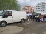 ZEYTINLI - Sel Mağduru Pazarcılar, Çamaşırlarını Sokak Ortasında Yıkadı