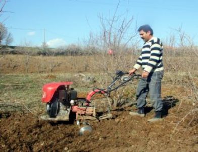 Sincik’te Bağ ve Bahçeler Çapa Motoru İle Sürülüyor